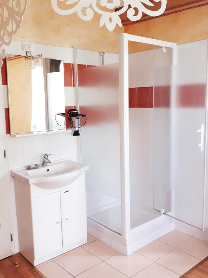 Chambres D'Hotes La Noyeraie Izeron Bagian luar foto